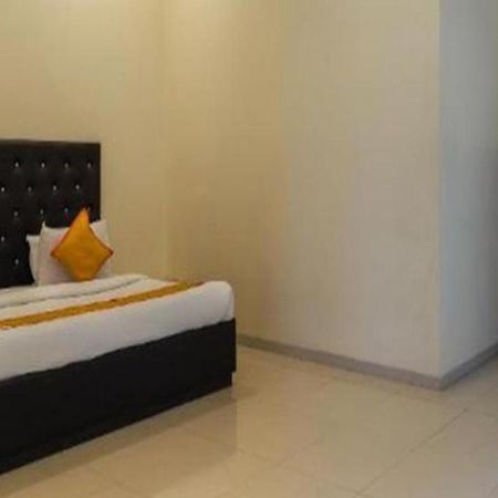 Hotel O Marigold Surat Zewnętrze zdjęcie